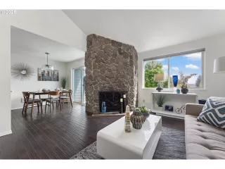 Photo #3: 748841379 Listing