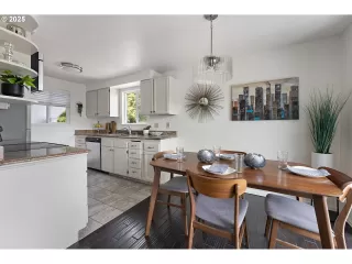 Photo #4: 748841379 Listing