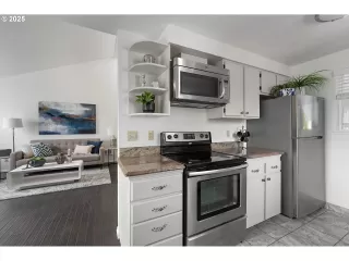 Photo #5: 748841379 Listing