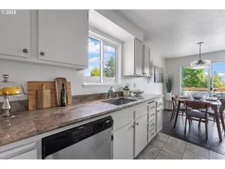 Photo #6: 748841379 Listing