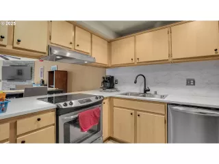 Photo #4: 748914599 Listing 