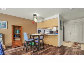 Photo #6: 748914599 Listing 