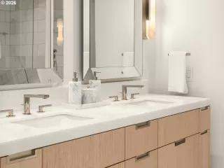 Photo #4: 749049575 Listing