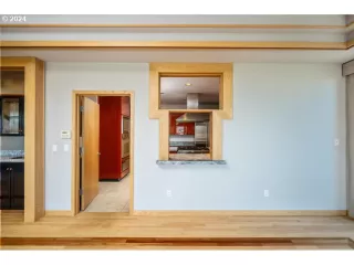 Photo #6: 749524385 Listing 