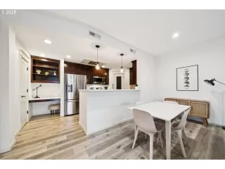 Photo #3: 749655303 Listing