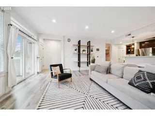 Photo #4: 749655303 Listing