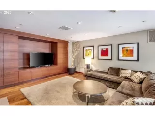 Photo #4: 749692217 Listing