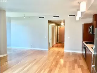 Photo #6: 749692217 Listing