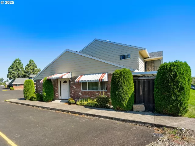 MLS: 749947663 Condo For Sale