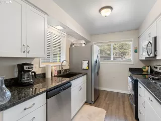 Photo #5: 749947663 Listing 