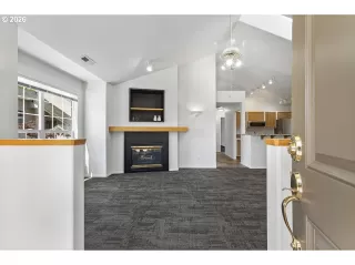 Photo #4: 750323647 Listing