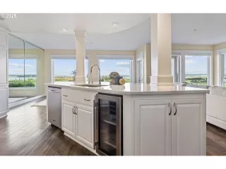 Photo #3: 750438048 Listing 