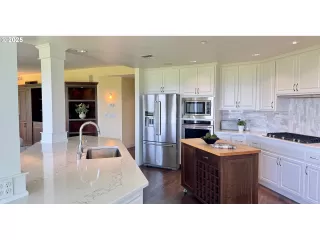 Photo #5: 750438048 Listing 