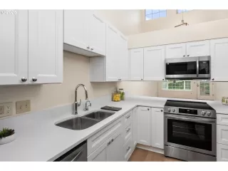 Photo #5: 750746849 Listing 