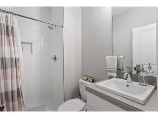 Photo #5: 750813391 Listing 