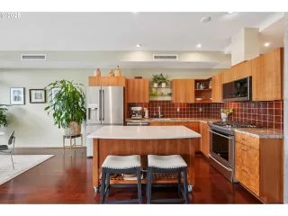 Photo #3: 751048080 Listing