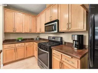 Photo #4: 751114757 Listing
