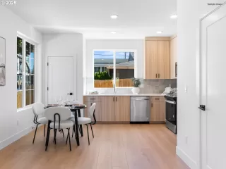 Photo #4: 751324035 Listing 