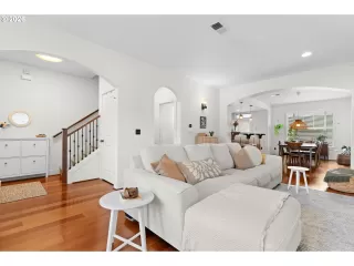 Photo #5: 751477857 Listing 