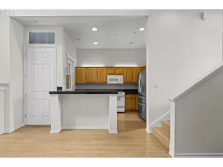 Photo #5: 751830300 Listing