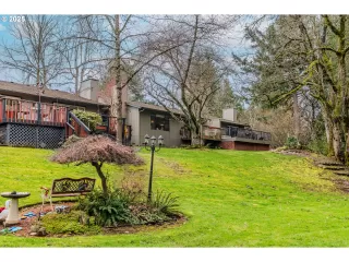 Photo #5: 751989383 Listing