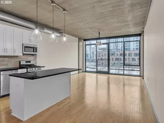 Photo #5: 753260872 Listing