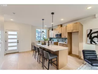 Photo #4: 753393097 Listing 