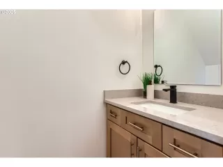 Photo #5: 753393097 Listing 