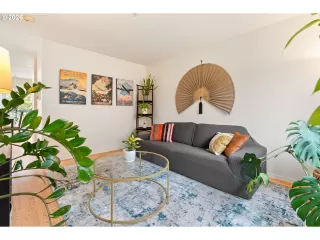 Photo #3: 753907980 Listing 