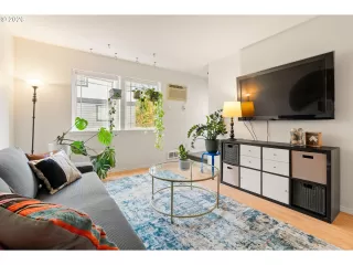 Photo #5: 753907980 Listing 