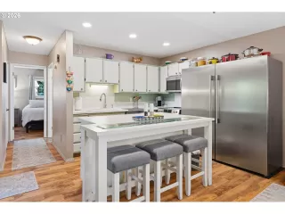 Photo #5: 754724168 Listing