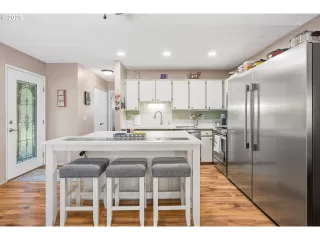 Photo #6: 754724168 Listing