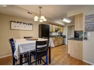 Photo #4: 754960845 Listing