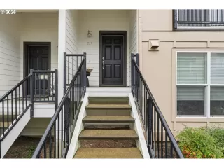 Photo #3: 756361440 Listing