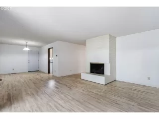 Photo #4: 756513889 Listing