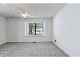 Photo #5: 756513889 Listing