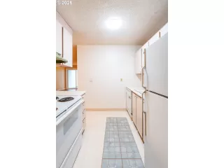 Photo #6: 756733821 Listing 