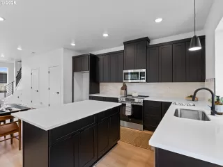 Photo #5: 756820502 Listing