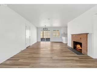 Photo #3: 759357915 Listing