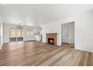 Photo #4: 759357915 Listing