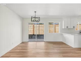 Photo #5: 759357915 Listing