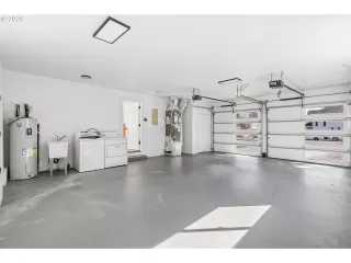 Photo #6: 759357915 Listing