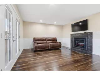 Photo #6: 759403234 Listing