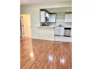 Photo #5: 759934653 Listing 