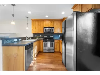 Photo #4: 761804095 Listing