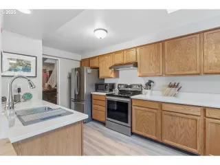 Photo #4: 762759451 Listing