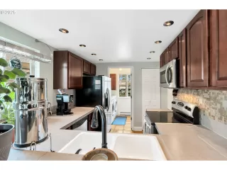 Photo #4: 764694051 Listing