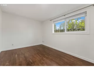 Photo #5: 766694506 Listing 