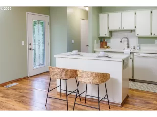 Photo #2: 766821581 Listing