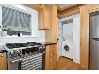Photo #6: 767951815 Listing